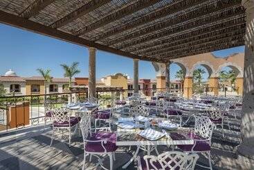 هتل Hacienda Encantada Resort & Residences