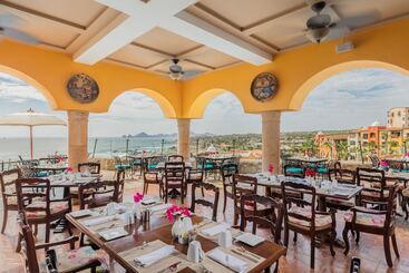 هتل Hacienda Encantada Resort & Residences