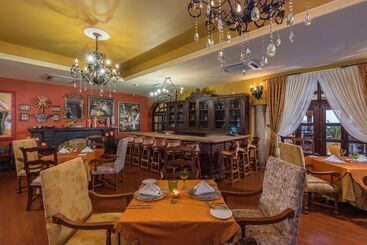 هتل Hacienda Encantada Resort & Residences