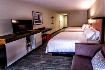 هتل Hampton Inn & Suites Staten Island