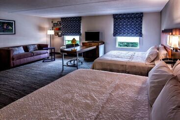 هتل Hampton Inn & Suites Staten Island