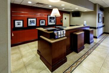 هتل Hampton Inn & Suites Staten Island