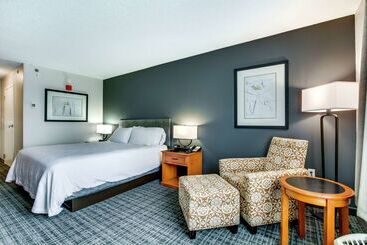 هتل Hilton Garden Inn Louisville Airport