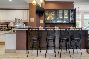 هتل Hilton Garden Inn Portland Airport