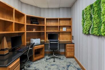هتل Hilton Garden Inn Tulsa South