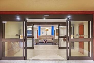 هتل Holiday Inn Express & Suites Houston   Memorial Park Area, An Ihg