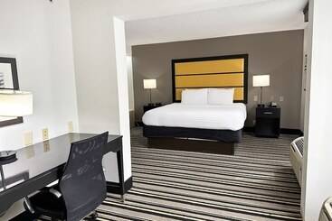 هتل La Quinta Inn & Suites By Wyndham Jackson North