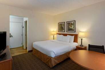 هتل La Quinta Inn & Suites By Wyndham Jacksonville Mandarin