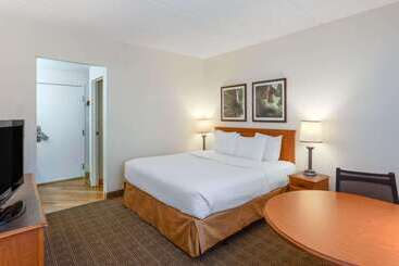 هتل La Quinta Inn & Suites By Wyndham Jacksonville Mandarin