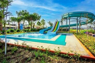 هتل Le Monde Beach Resort & Spa