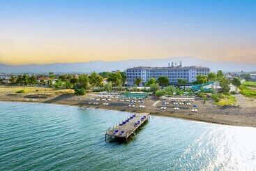 هتل Le Monde Beach Resort & Spa