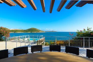 هتل Lindbergh Bay