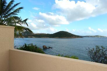 هتل Lindbergh Bay