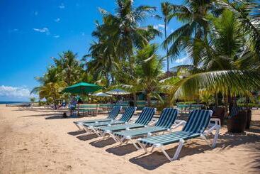 هتل Playa Colibri