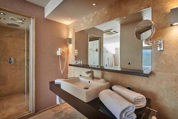 هتل Richmond Nua Wellness Spa   Adult Only