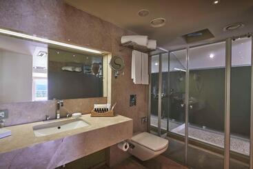 هتل Richmond Nua Wellness Spa   Adult Only