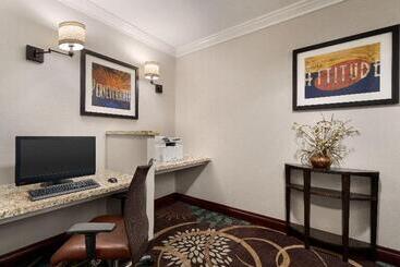 ホテル Staybridge Suites San Antonio Downtown Convention Center, An Ihg