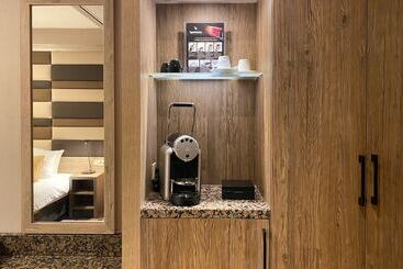 Xo Hotels Blue Square