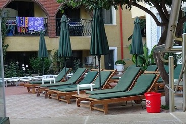 Maxwell Holiday Club