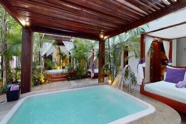 استراحتگاه Grand Oasis Palm