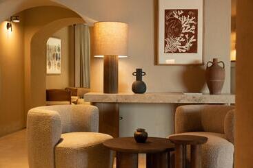 استراحتگاه Suntouch Suites