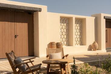 استراحتگاه Suntouch Suites