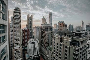 هتل Urbana Langsuan