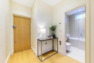 هتل Fitzrovia By Capital