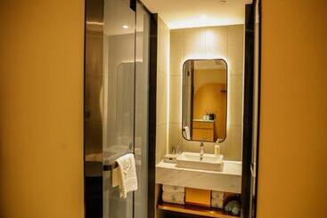 Lanou Hotel Jinzhou Red Star Macalline