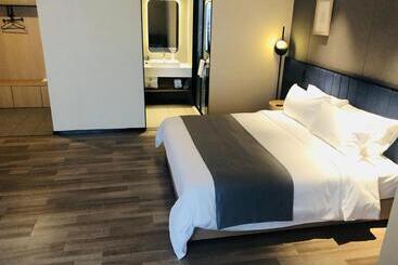 Lanou Hotel Jinzhou Red Star Macalline