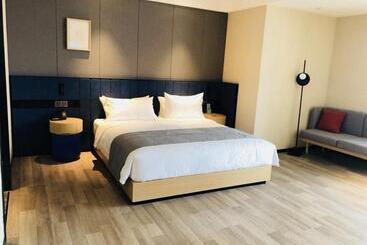 Lanou Hotel Jinzhou Red Star Macalline