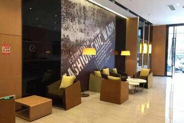 Iu Hotel Meishan Sansuci Statue Square Zhuimeng City
