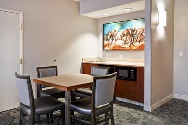 هتل Courtyard Louisville Airport