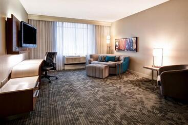 هتل Courtyard Louisville Airport