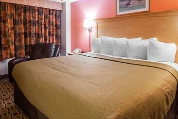 هتل Econo Lodge Kansas City Downtown North