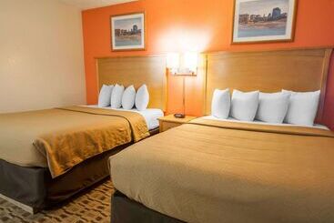 هتل Econo Lodge Kansas City Downtown North