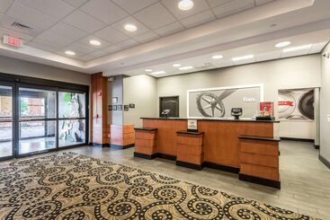 هتل Hampton Inn & Suites Orlando South Lake Buena Vista