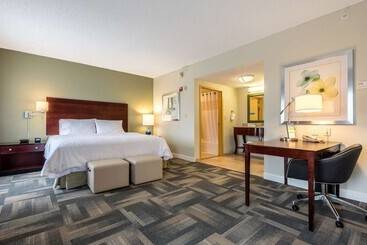 هتل Hampton Inn & Suites Orlando South Lake Buena Vista