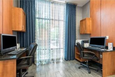 هتل Hampton Inn & Suites Orlando South Lake Buena Vista