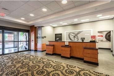 هتل Hampton Inn & Suites Orlando South Lake Buena Vista