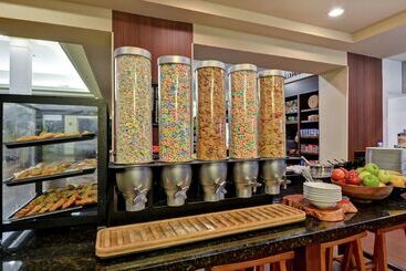 هتل Hilton Garden Inn Green Bay