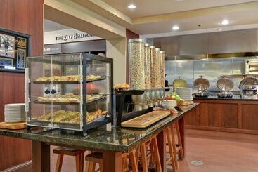 هتل Hilton Garden Inn Green Bay