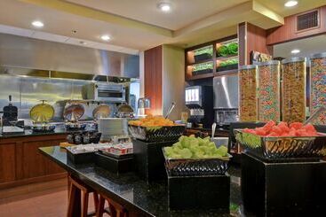 هتل Hilton Garden Inn Green Bay
