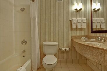 هتل Hilton Garden Inn Green Bay