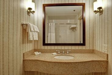 هتل Hilton Garden Inn Green Bay