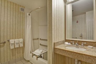 هتل Hilton Garden Inn Green Bay