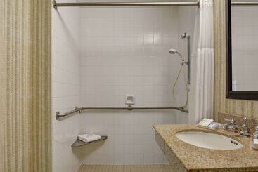 هتل Hilton Garden Inn Green Bay