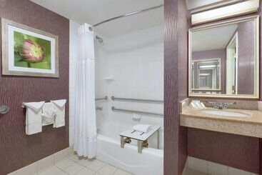 هتل Hilton Garden Inn Springfield, Ma