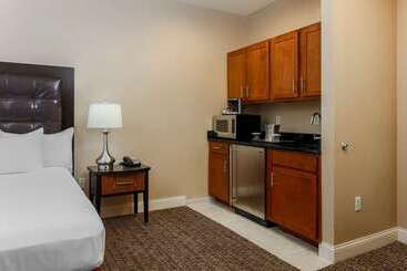 فندق Hilton Promenade At Branson Landing