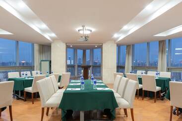 هتل Holiday Inn Shanghai Jing An By Ihg